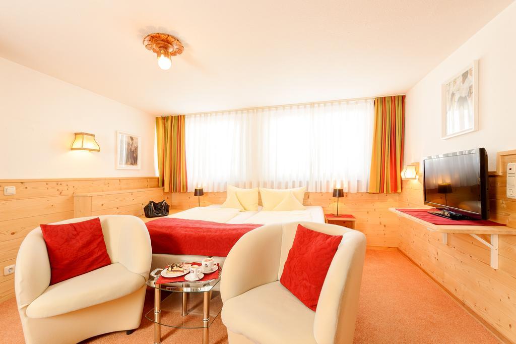 Familien- Und Wellnesshotel "Viktoria" اوبرستدورف المظهر الخارجي الصورة