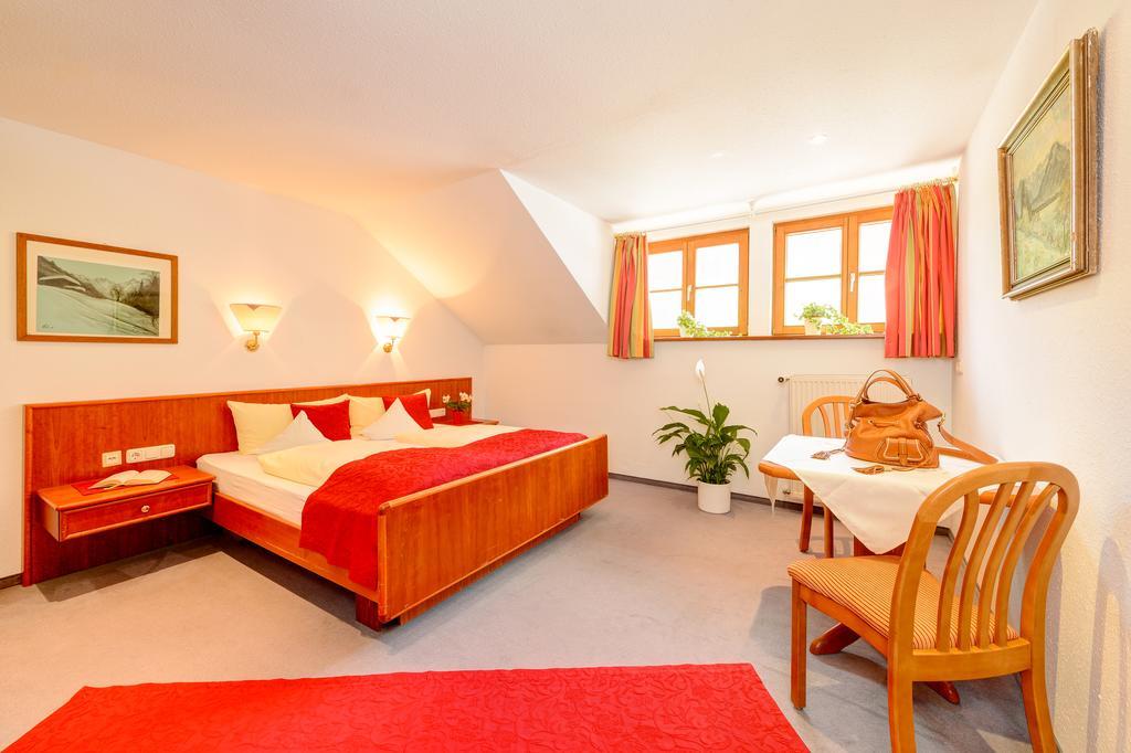 Familien- Und Wellnesshotel "Viktoria" اوبرستدورف المظهر الخارجي الصورة