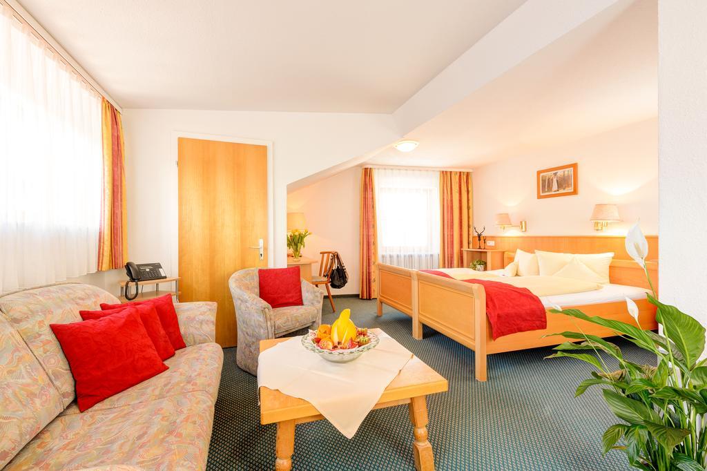Familien- Und Wellnesshotel "Viktoria" اوبرستدورف المظهر الخارجي الصورة
